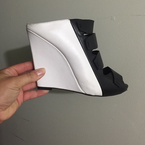 Jessica Simpson Wedges