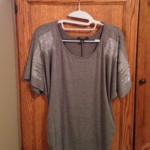 Gray shirt size Med.
