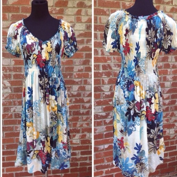 Feminine, flattering comfortable dress xl