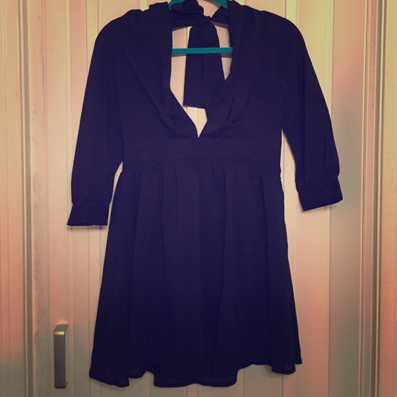 Tobi Dresses & Skirts - Low cut black babydoll dress