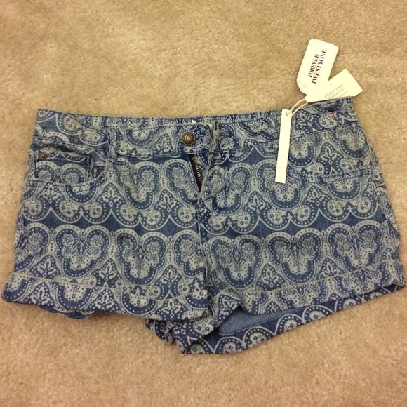 Printed denim shorts