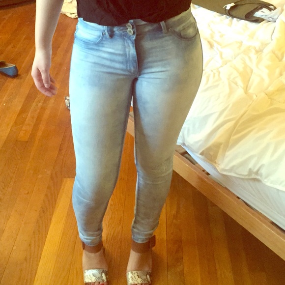 High waisted jeans!