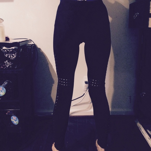 Studded cross leggings - Picture 2 of 4