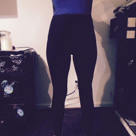 Plain black leggings