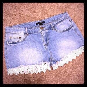 Lace trim denim shorts