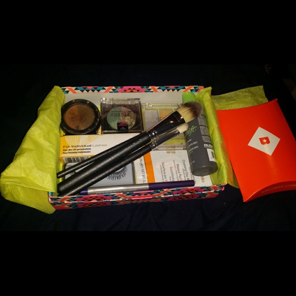 Make up bundle - Picture 3 of 3