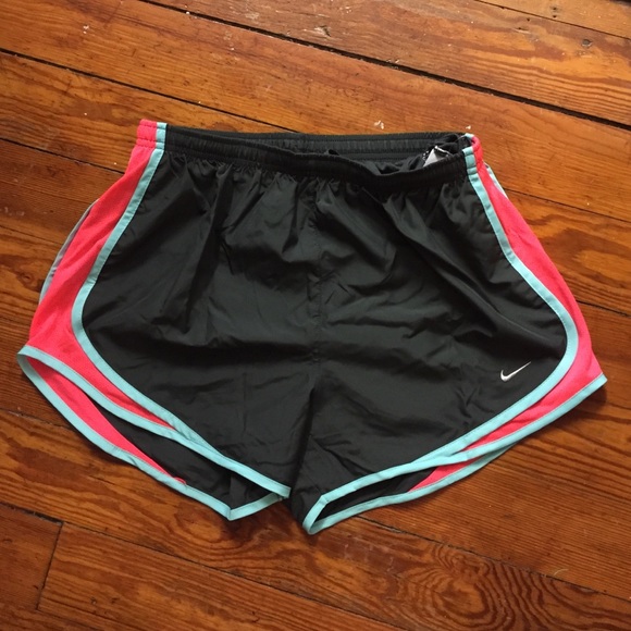 NWT Nike tempos size medium