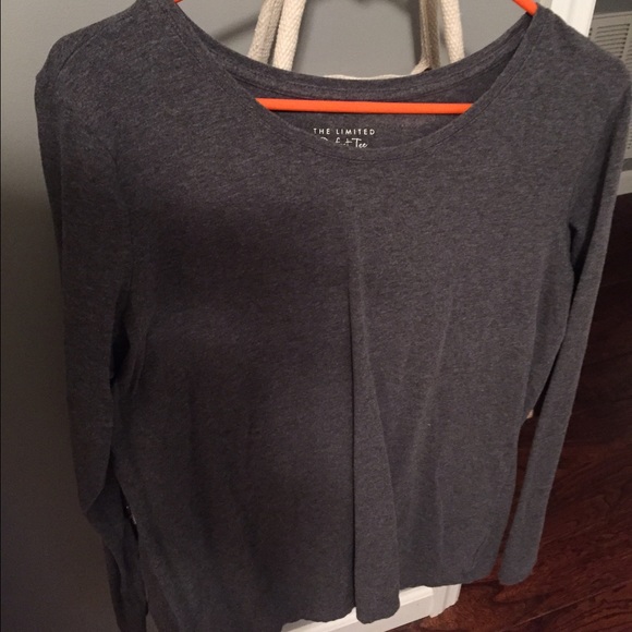 Gray long sleeve tee