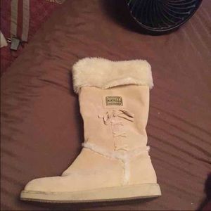 Size 8.5 guess winter boots