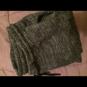 Joggers (sweatpants w cinched ankle)