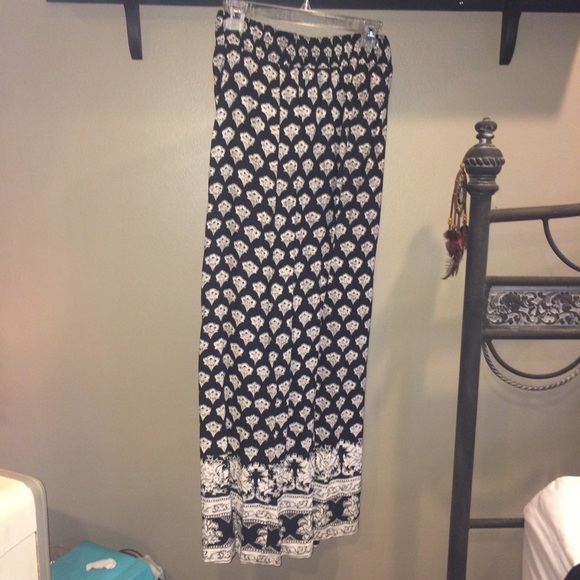 Flowy Pants Black & White