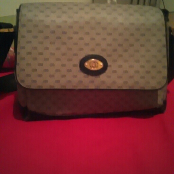 Rare vintage Gucci purse.lower price for 1 hr!!!*