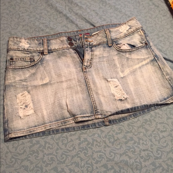 Short distressed skirt - Picture 1 of 2