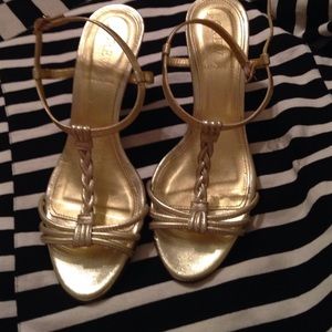 RePosh! Gold metallic heels