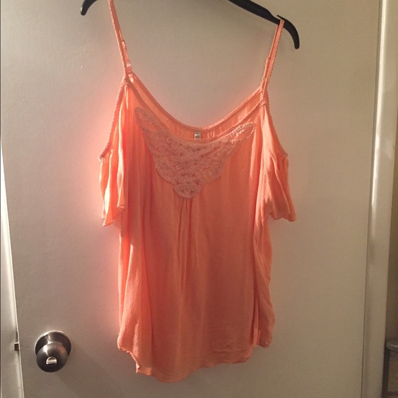 Open shoulder top