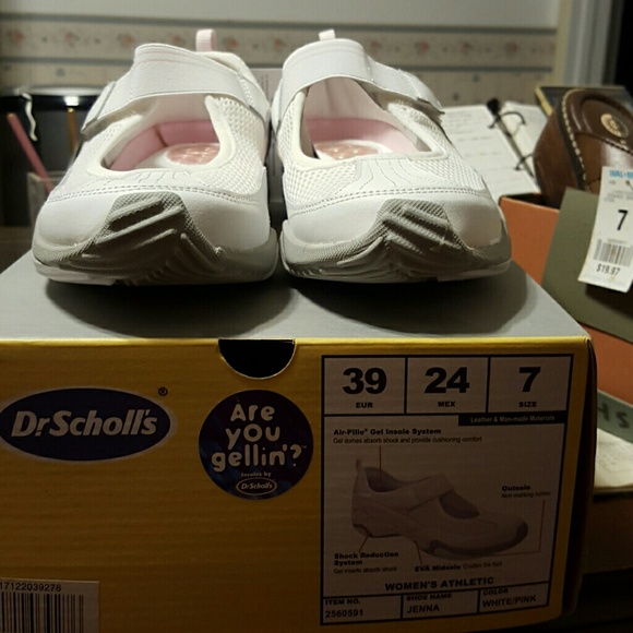 DrScholl's women's athletic