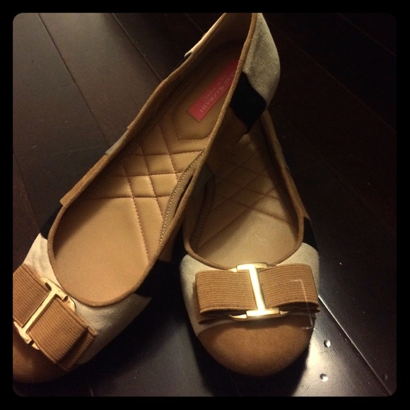 Never before worn Isaac Mizrahi New York flats