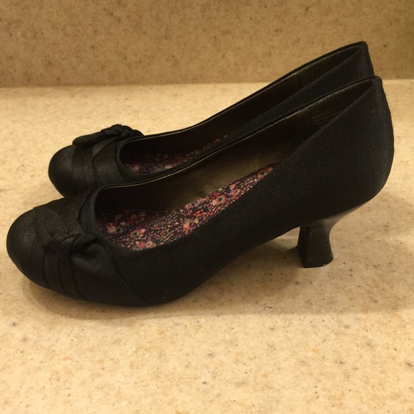 Pumps - Picture 2 of 3