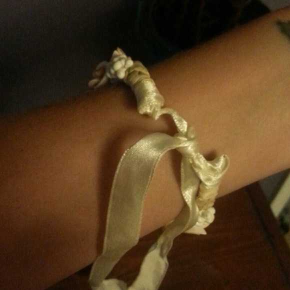 Shell Bracelet - Picture 2 of 3