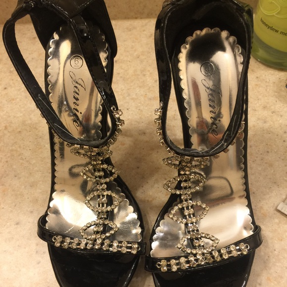 Heels - Picture 2 of 3