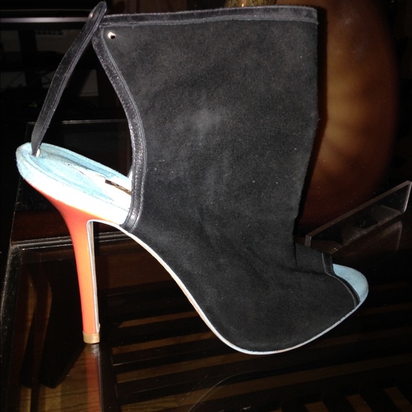 Three dimensional color pumps