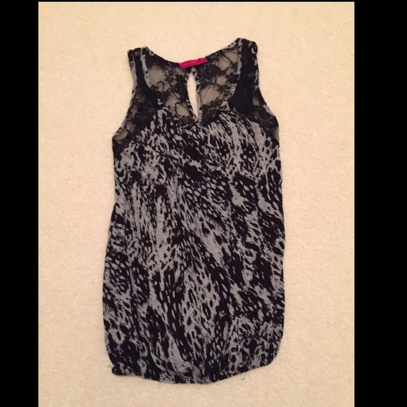 Boutique Shirt w/ Lace sz S