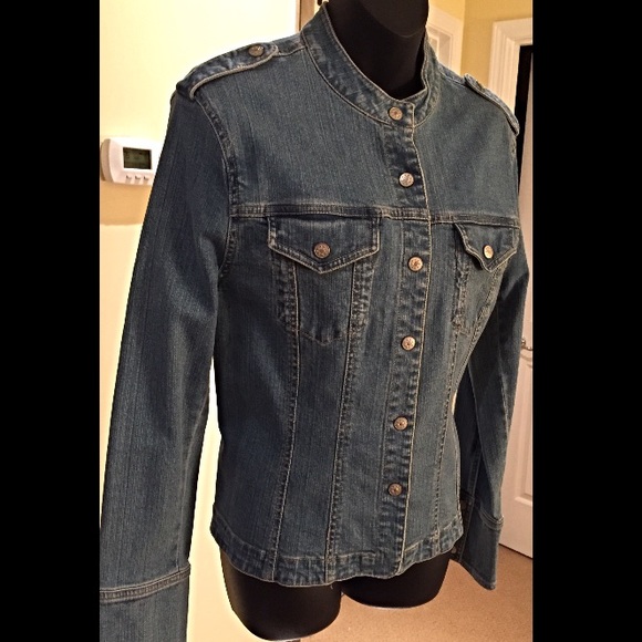 A.M.I. Jean Jacket - Picture 2 of 4