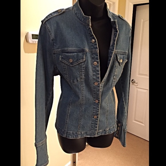 A.M.I. Jean Jacket - Picture 3 of 4