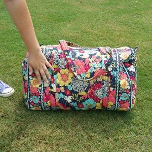 Vera Bradley Large duffel Happy Snails EUC