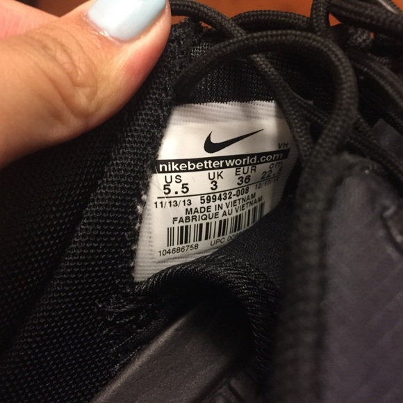 black and white Nike roshe runs - Picture 3 of 3