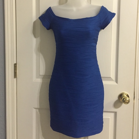 Off shoulder bodycon dress - Picture 3 of 3