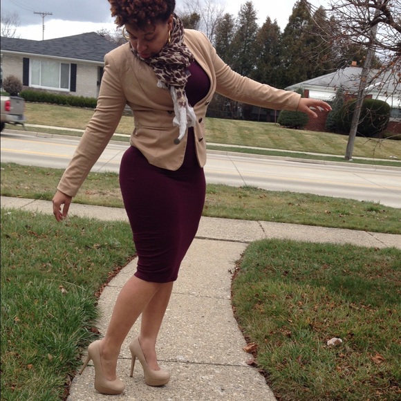 Red Body Con 👗 knee length +Vicky Secret  coupon - Picture 3 of 4