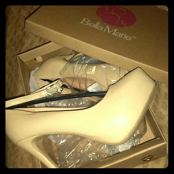 Bella Marie Nude Beige Pumps
