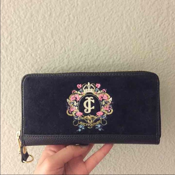 Juicy couture velour zip wallet