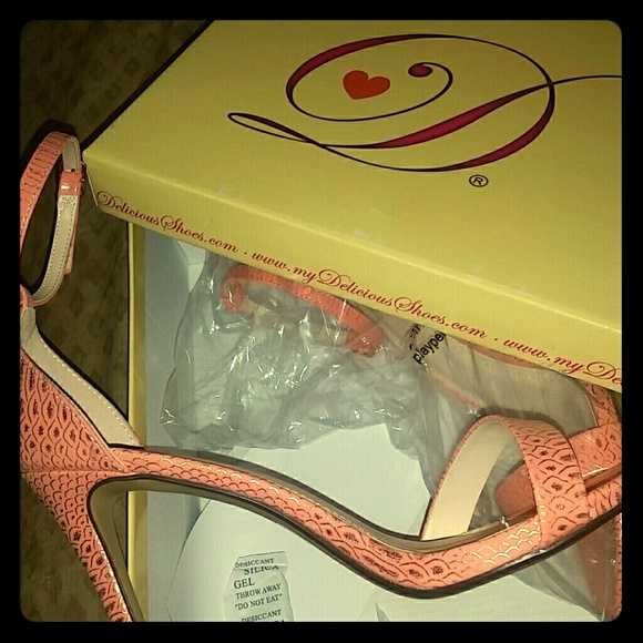 Coral snake Skin Pumps