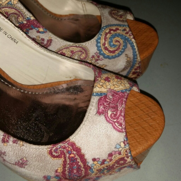 Fun pattern heels - Picture 3 of 4