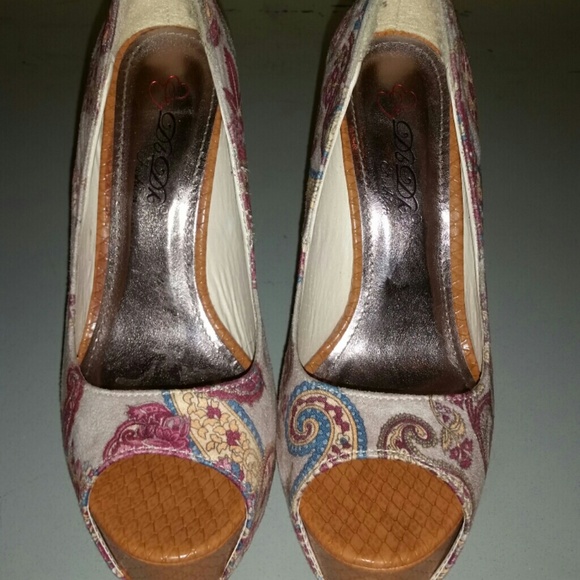 Fun pattern heels - Picture 4 of 4