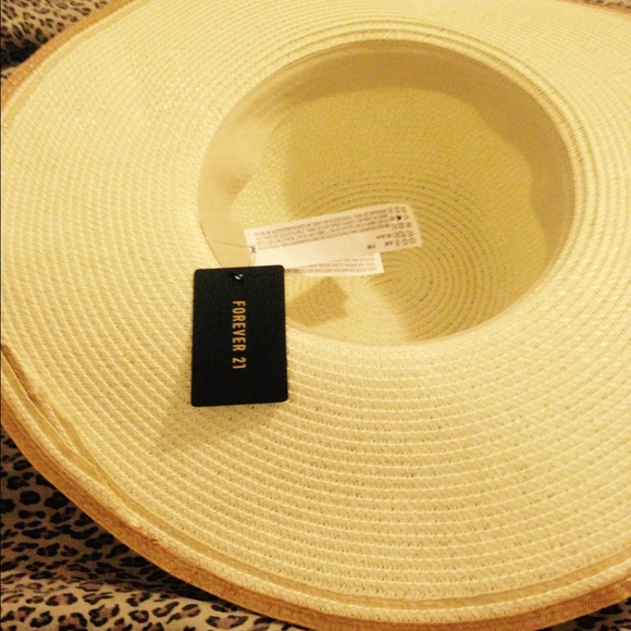 Beach hat - Picture 2 of 2