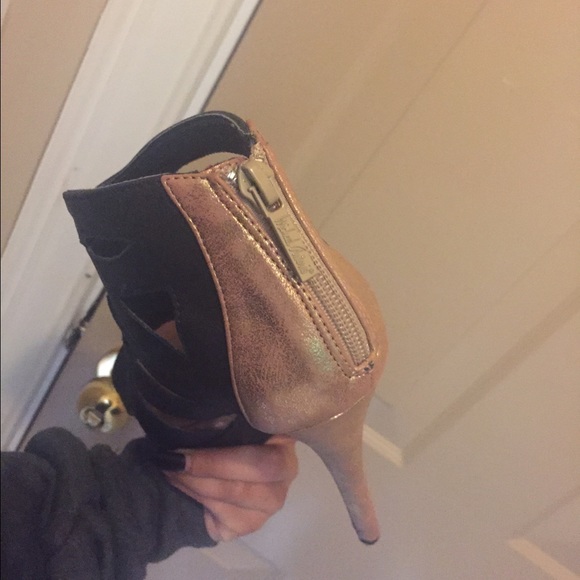 Heels - Picture 3 of 4