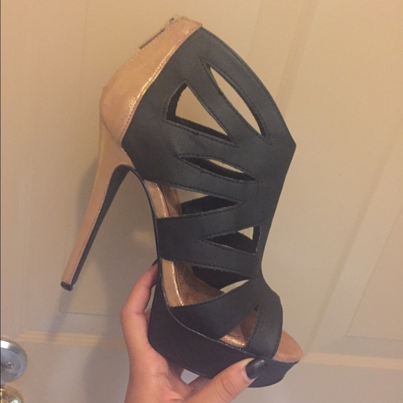 Heels - Picture 4 of 4