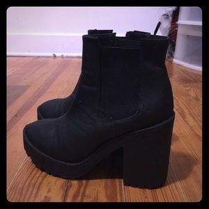 Platform black boots