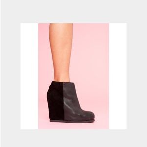 Black dolce vita Paloma wedges
