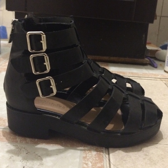 Black gladiator shoes - Picture 1 of 4