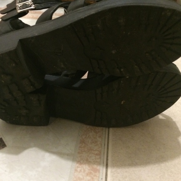 Black gladiator shoes - Picture 4 of 4