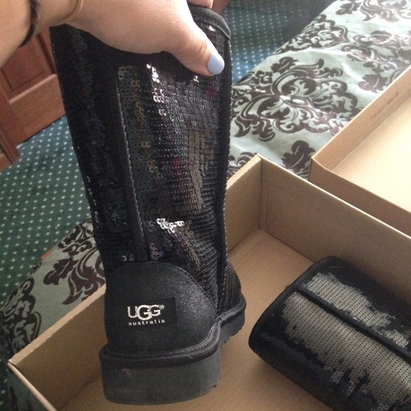 BLACK SEQUIN UGGS