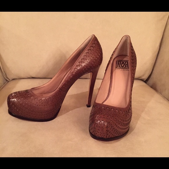 Pour La Victoire Veder Pumps, Size 8.5, NIB