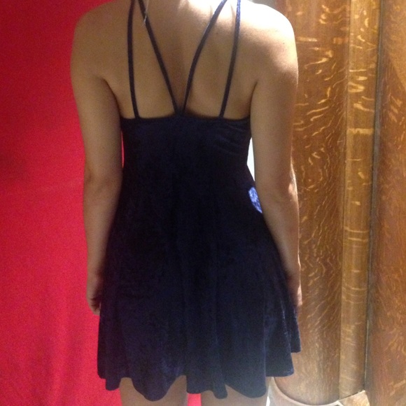 Blue velvet dress - Picture 2 of 3