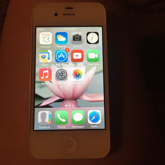 Two iPhone 4s - Picture 2 of 3