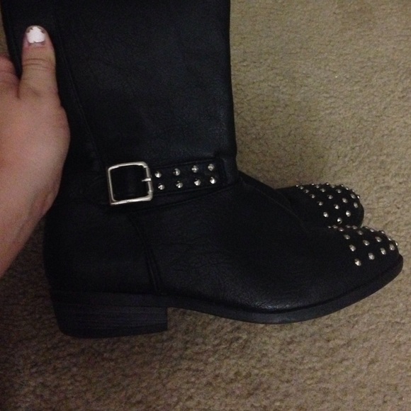 studded black boots - Picture 2 of 4