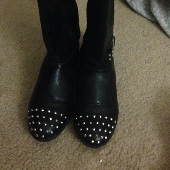 studded black boots - Picture 3 of 4